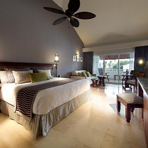 Junior Suite Poolside